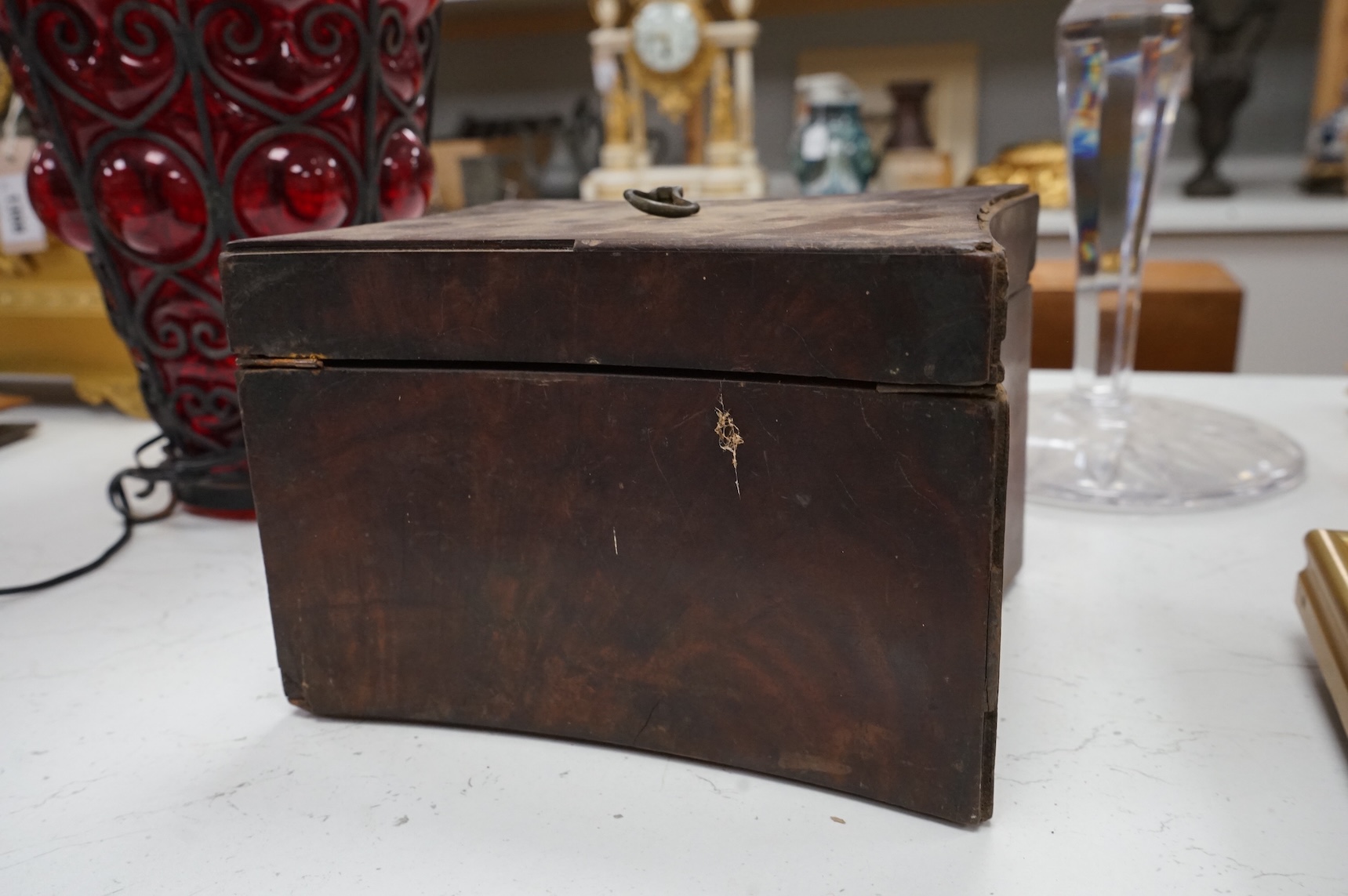 A George III mahogany box with concave sides, 21cm wide